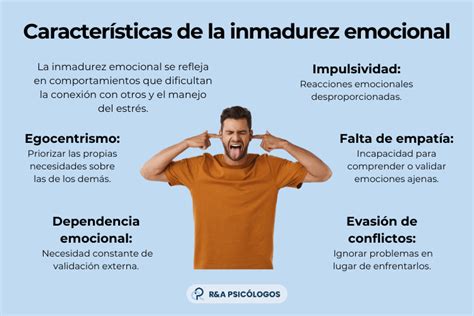 Infografía que muestra el ciclo de color de una piña, desde el verde inmaduro hasta el dorado intenso ideal para el consumo.