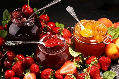 Variedad de frutas frescas listas para mermelada