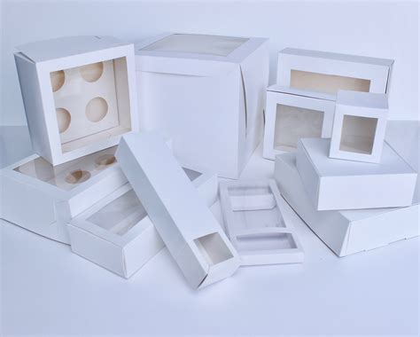 Variedad de cajas de cartulina de diferentes tamaños y formas dispuestas en un patrón ordenado