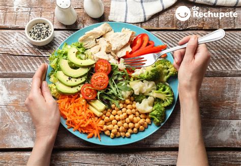 Foto: Platos de comida saludable y equilibrada que incluyen alcachofa