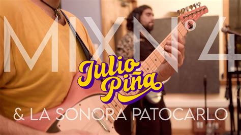 Fotografía de la banda Julio Piña junto a Sonora Patocarlo en una sesión de grabación en estudio