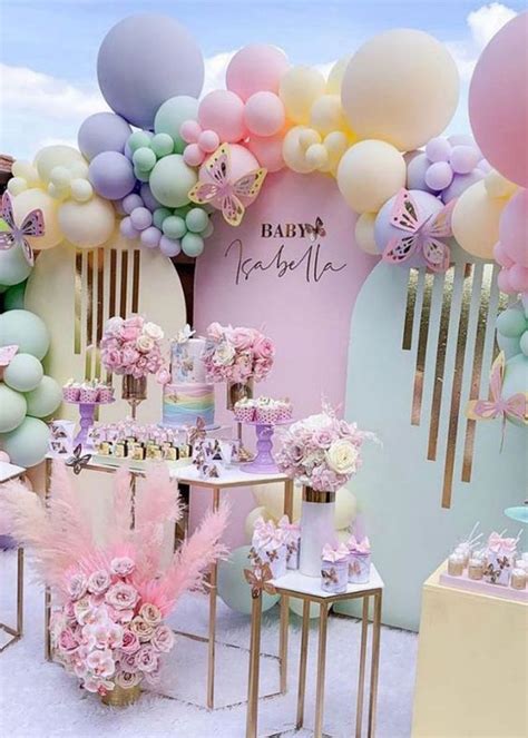Collage de tortas decoradas con temáticas variadas para baby shower