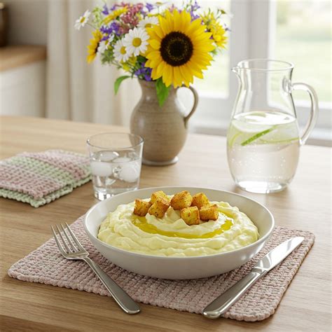 Bowl de puré de patata cremoso con picatostes