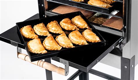 Infografía comparativa de la temperatura ideal para hornear empanadas en horno casero y profesional