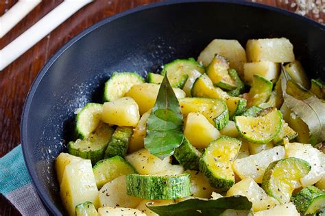 Fotografía de zapallitos guisados listos para servir