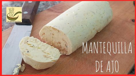 Montaje de pequeñas porciones de mantequilla casera con diferentes aderezos: ajo, hierbas, cítricos y picante.