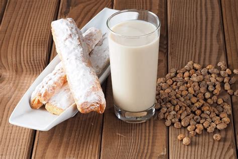 Chufas y un vaso de horchata