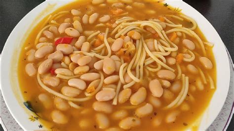 Ilustración de porotos blanqueados en olla y luego en bolsa para congelar