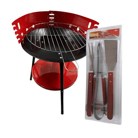 Variedad de parrillas y utensilios de barbacoa