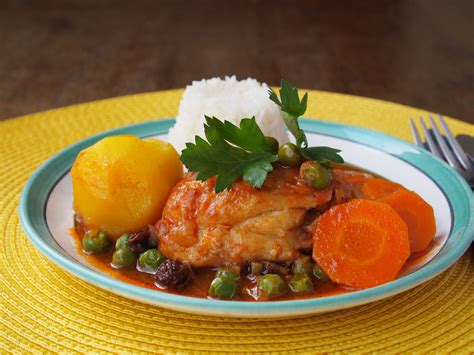 Imagen de un plato de estofado de pollo cremoso