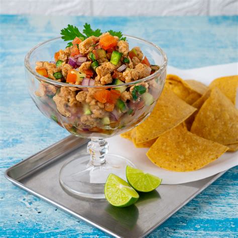 Ceviche de soya preparado con jícama, jitomate y cebolla.