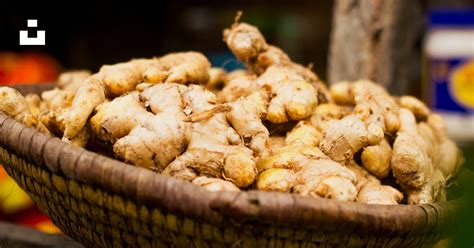 Raíces frescas en el mercado