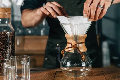 Varias cafeteras filtradas: prensa francesa, V60, Chemex