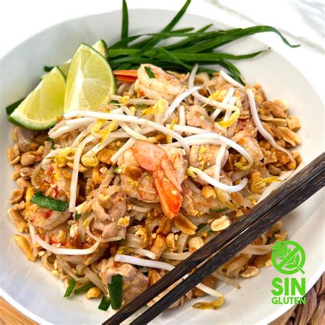 fotografía de un plato de Pad Thai bien presentado
