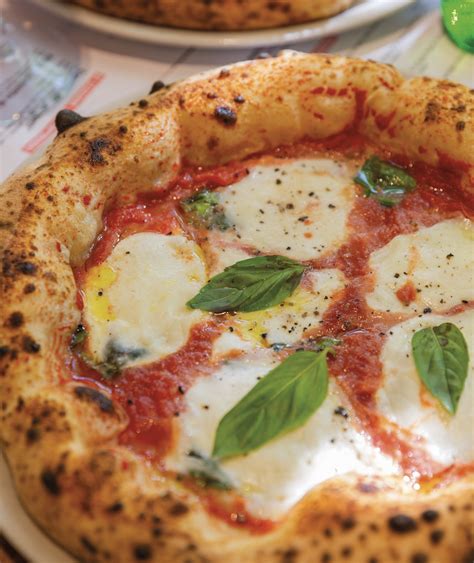 Foto: pizza Margherita de Fratelli Figurato con la masa aireada