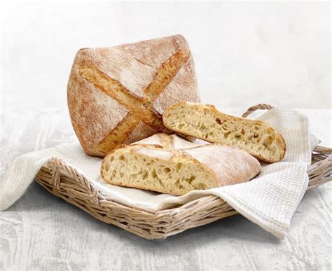 Ciabatta fresca, con su textura característica y corteza crujiente.