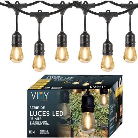 Guirnalda de luces LED en un quincho exterior