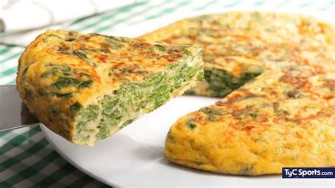 Plato de tortilla de acelga, saludable y apetitosa