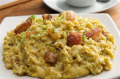 Tigrillo ecuatoriano en un plato con acompañamientos