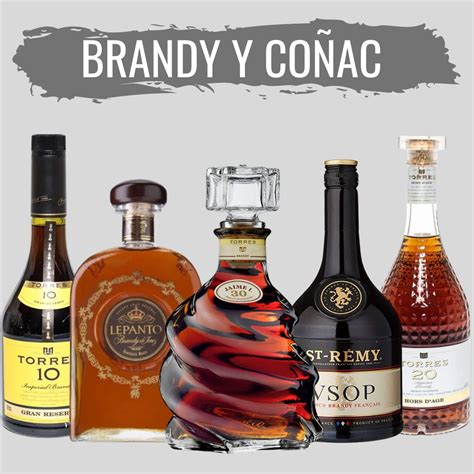 Botellas de coñac y brandy en una cocina