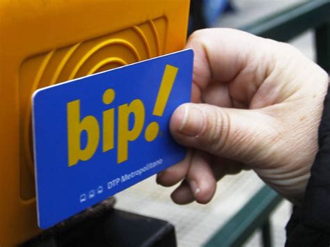 Tarjeta Bip! en un validador de bus o Metro en Santiago de Chile