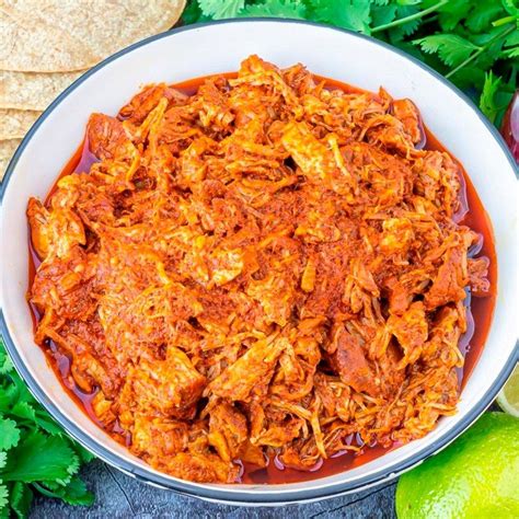 Ingredientes para marinada ecuatoriana: ajo, comino, limón, cerveza, achiote