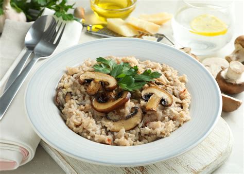 Thermomix con ingredientes listos para risotto de champiñones