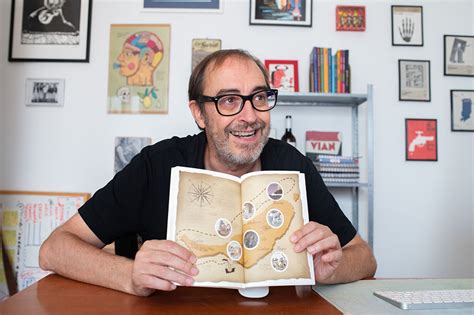 Retrato del escritor e ilustrador Xan López Domínguez