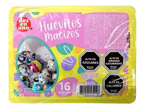 Fotografía de primer plano de los huevitos de chocolate Dos en Uno en su empaque original