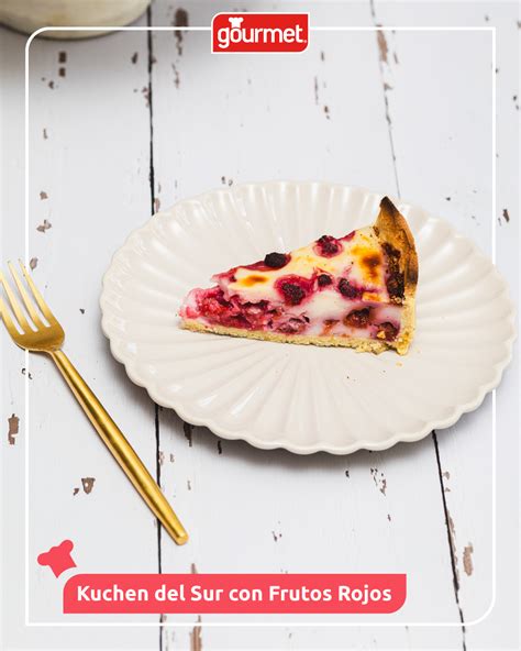 kuchen de maicena con frutas frescas listo para servir