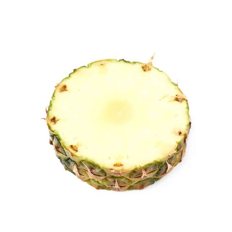 Corte transversal de una piña mostrando su pulpa y corazón fibroso