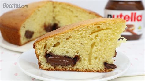 Bizcocho oscuro con relleno de Nutella y cobertura de chocolate negro