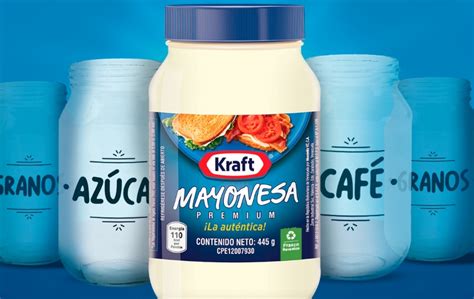 Una imagen de un frasco de mayonesa Kraft con un fondo que evoca recuerdos familiares y momentos felices.