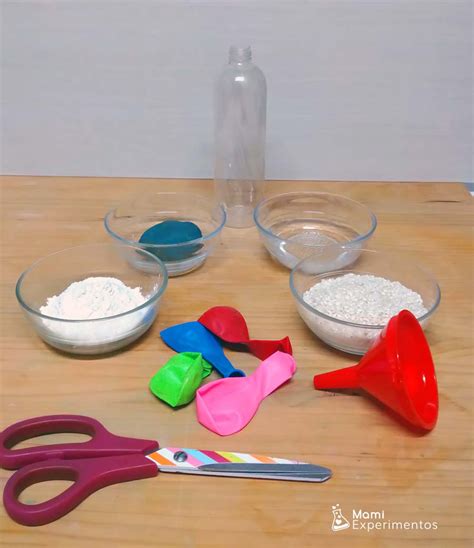 Esquema de materiales necesarios: globos, embudo o botella, harina o arroz y tijeras.