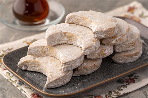Plato de Kavala Kurabiyesi con almendras tostadas