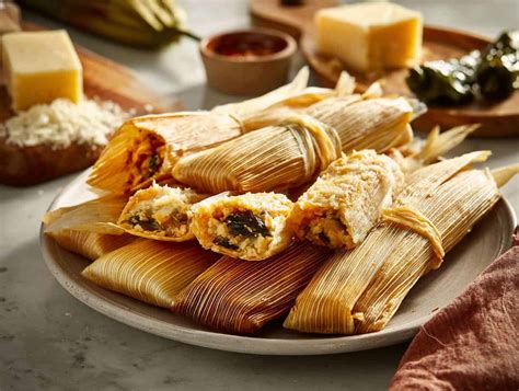 Masa de tamal con queso vegano y jalapeños
