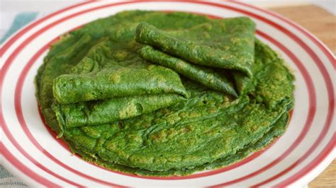 Crepes de espinaca sin gluten rellenos y enrollados