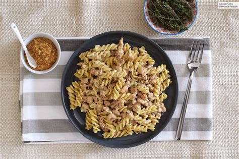 Pasta cremosa con soja texturizada y vegetales