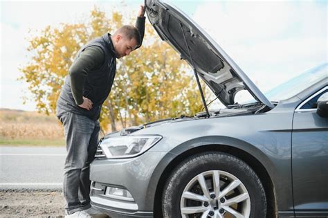 Esquema de un coche averiado en una carretera