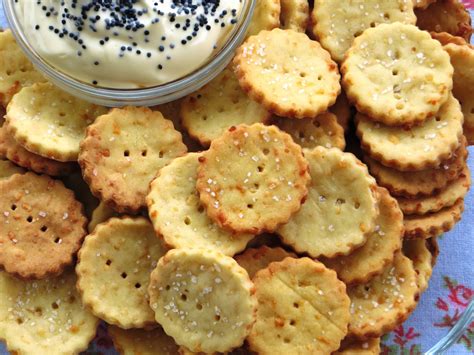 galletas saladas sin gluten con diferentes toppings