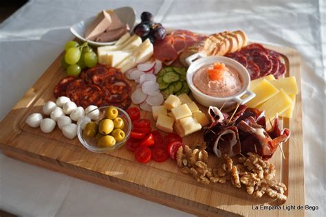 Tabla de aperitivos con dip de ricotta