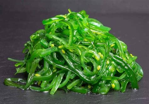 Foto: Alga Wakame fresca y deshidratada