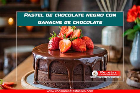 Pastel cubierto con una brillante ganache de chocolate