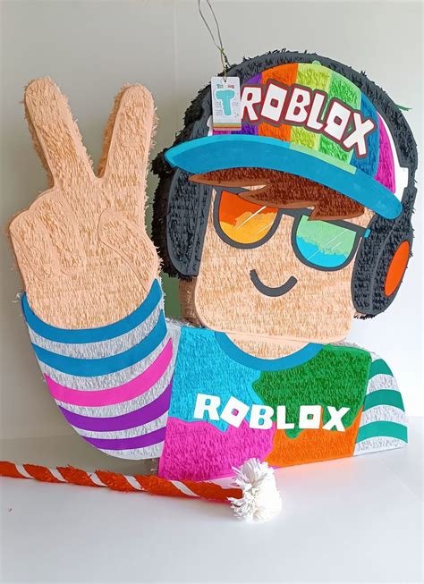 Imagen del Sombrero Piñata de Roblox, con diseño colorido y detalles de piñata