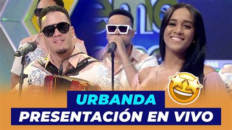 Urbanda en una presentación en vivo