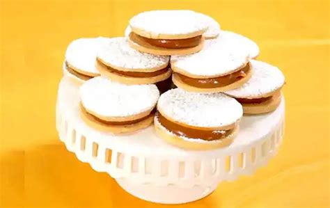 Alfajores rellenos con manjar blanco de chocolate