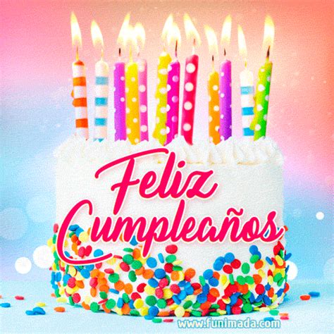 GIF animado de un pastel de cumpleaños con velas encendidas y confeti