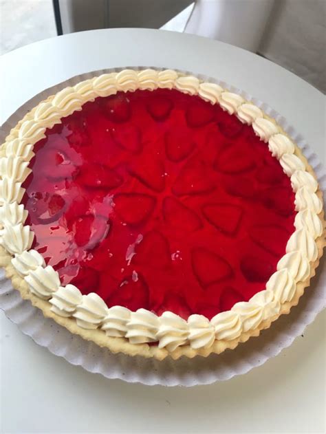 Tarta de gelatina con base de queque