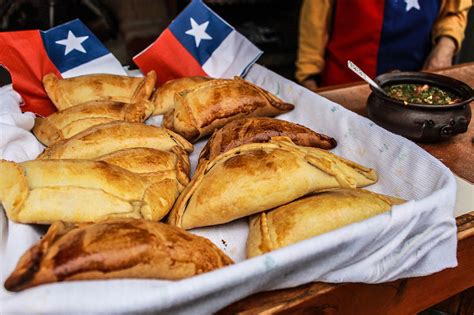 Foto de empanadas chilenas tradicionales en un plato