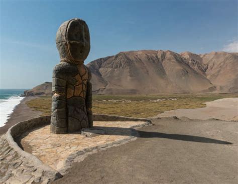 Recreación o ilustración de un asentamiento Chinchorro o Inca en la cuenca de Camarones
